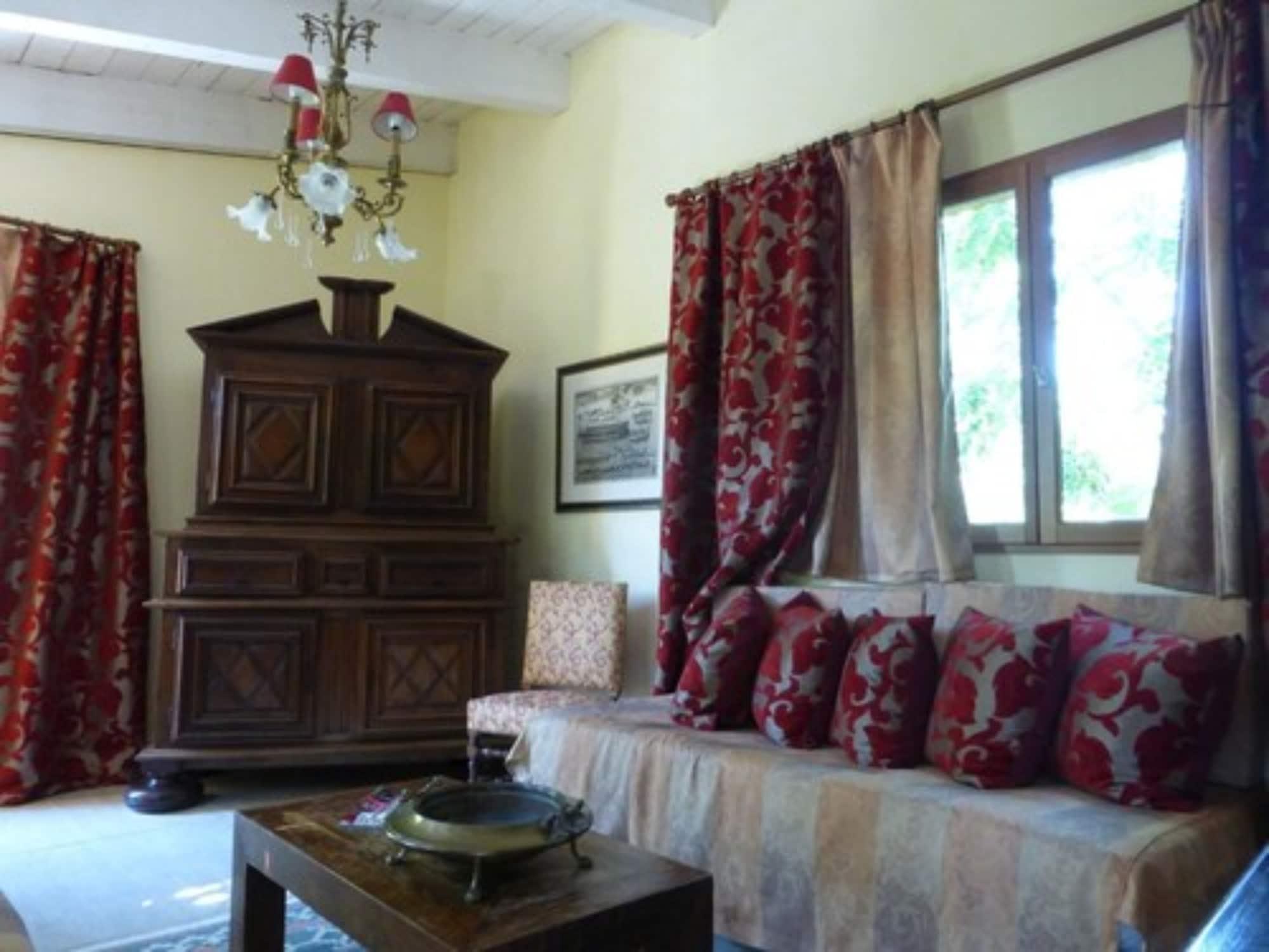 Hotel Mas De La Chapelle