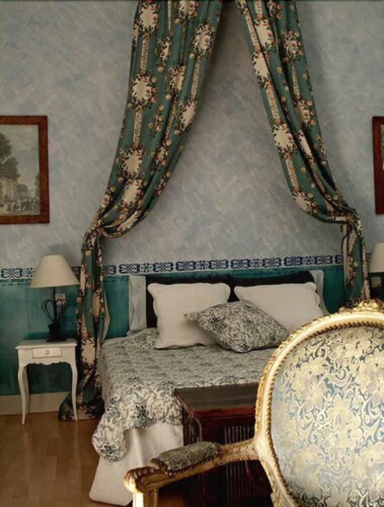 Hotel Mas De La Chapelle 4*