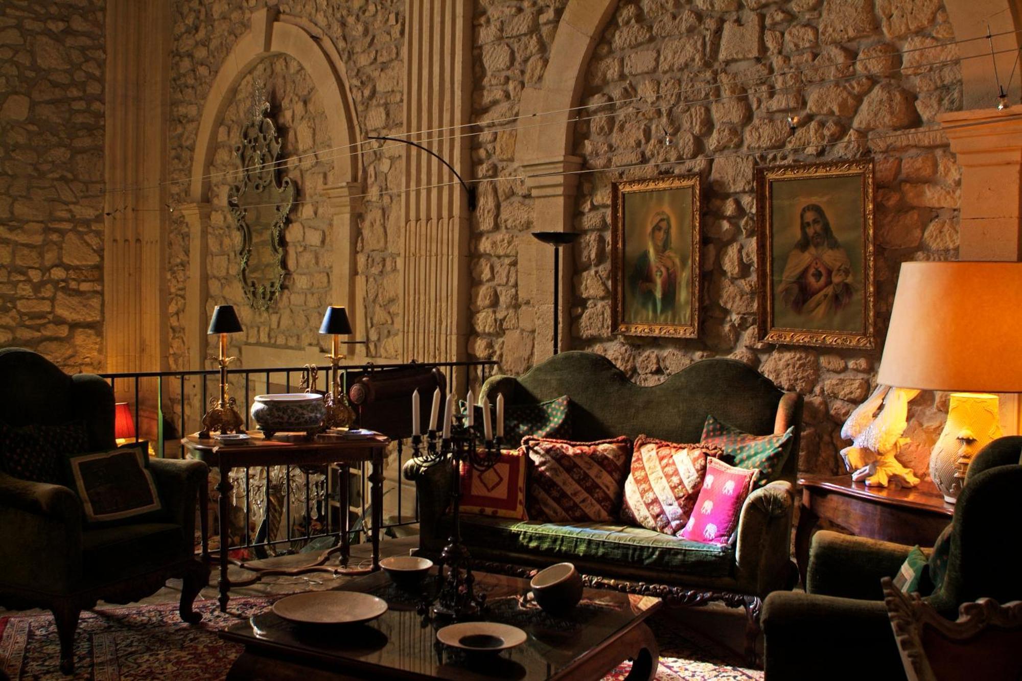 Hotel Mas De La Chapelle 4*
